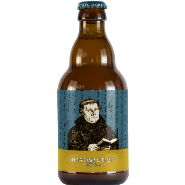 Afbeelding van een fles Martin Luther bier, met een etiket dat de hervormer Martin Luther afbeeldt, geproduceerd door Brouwerij Vogelvrij